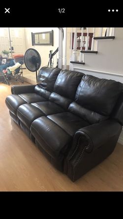 Really nice leather couch: that reclines