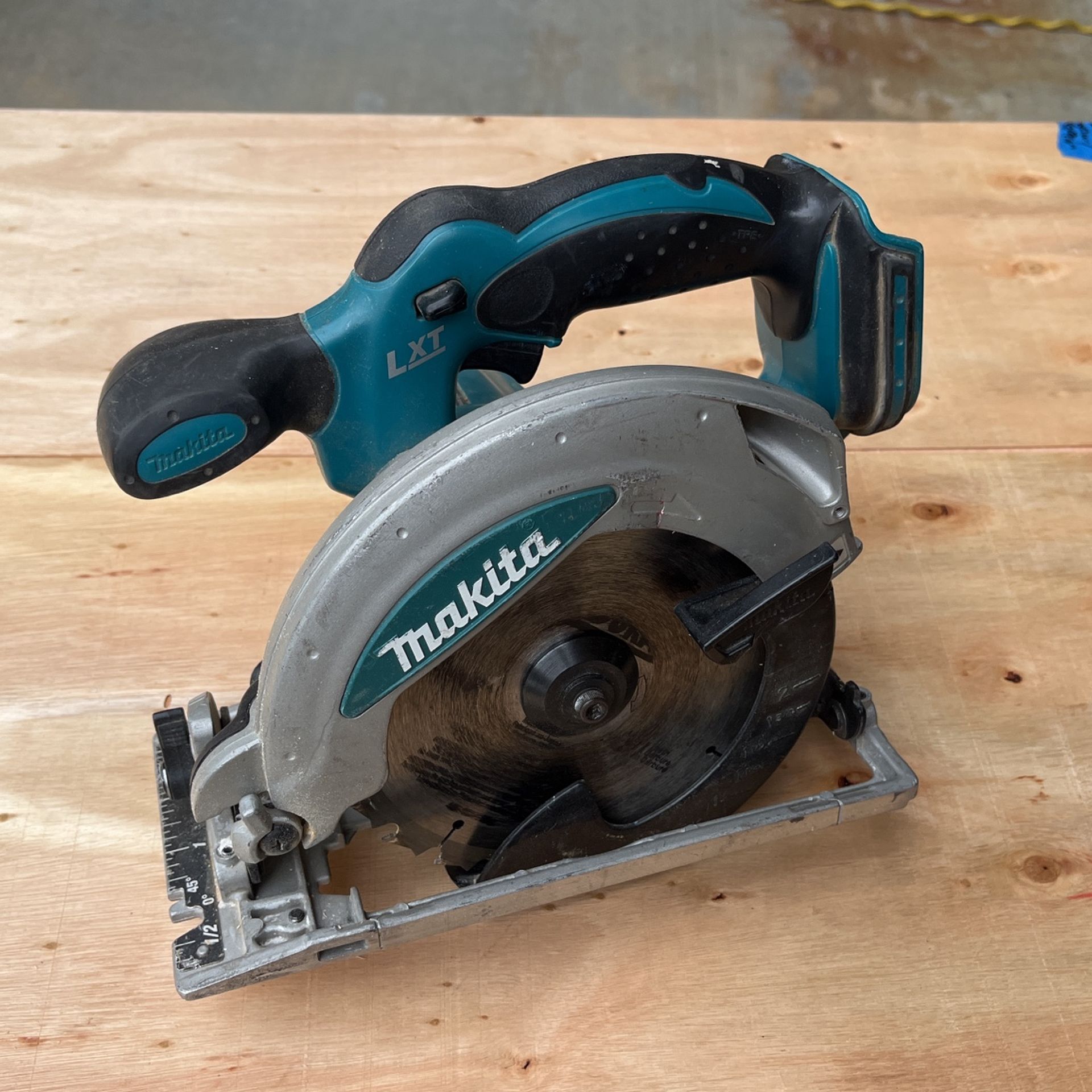 Makita Battery Powered Saw 18v