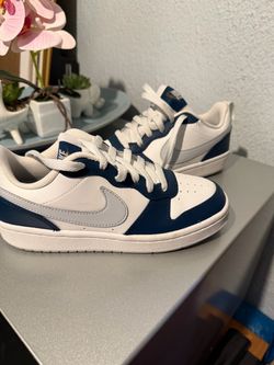 Nike size 4,5 Y boys