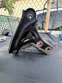 Si T bracket