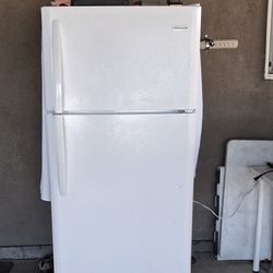 Frigidaire Fridge
