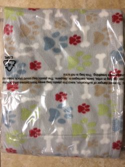 New Fleece Throw "Puppy Paws"
