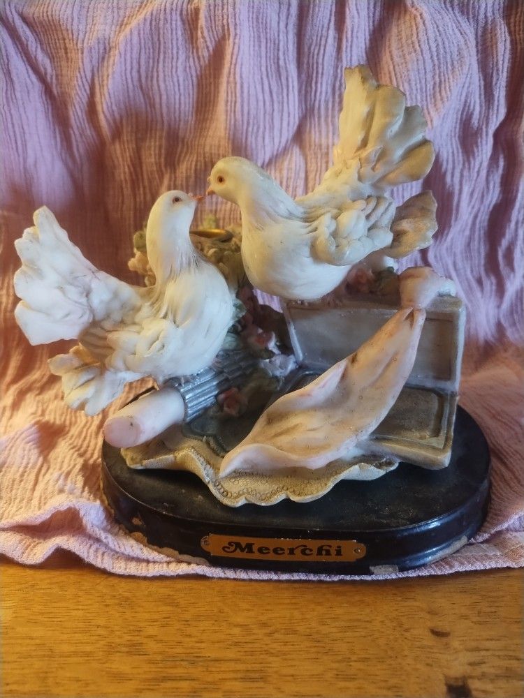 Meerchi Kissing Doves Home Decor