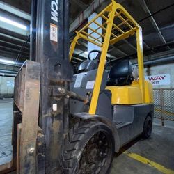 Low Hours TCM forklift 
5,500 lb ; 4 stage ;2016 year LOW HOURS 