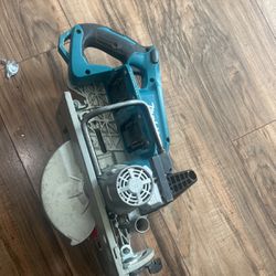 Makita Saw does not include battery