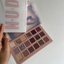 Huda Beauty The New Nude Eyeshadow Palette  New In Broken Box 100% Authentic