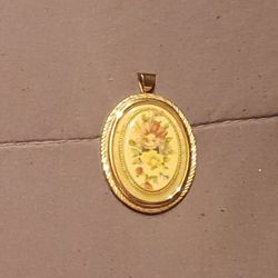 Vintage Gold Oval Floral Pendant