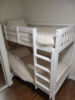 Bunk Bed (Please look through the pictures)