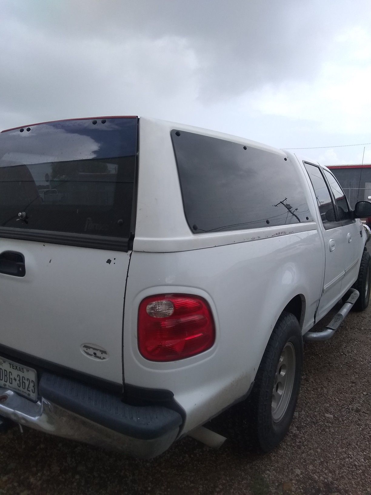 2002 Ford F-150 camper shell