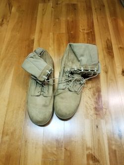 Military desert boots size 13.5 Regular