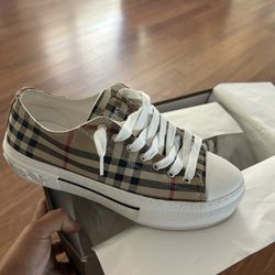 Burberry 7.5 Converse Men