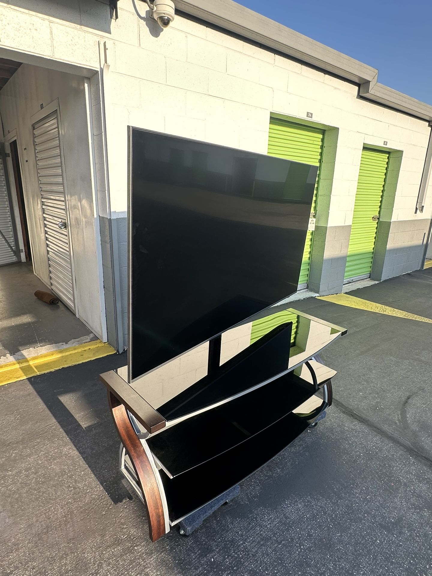 Samsung 55 Inch TV with Swivel Glass Stand