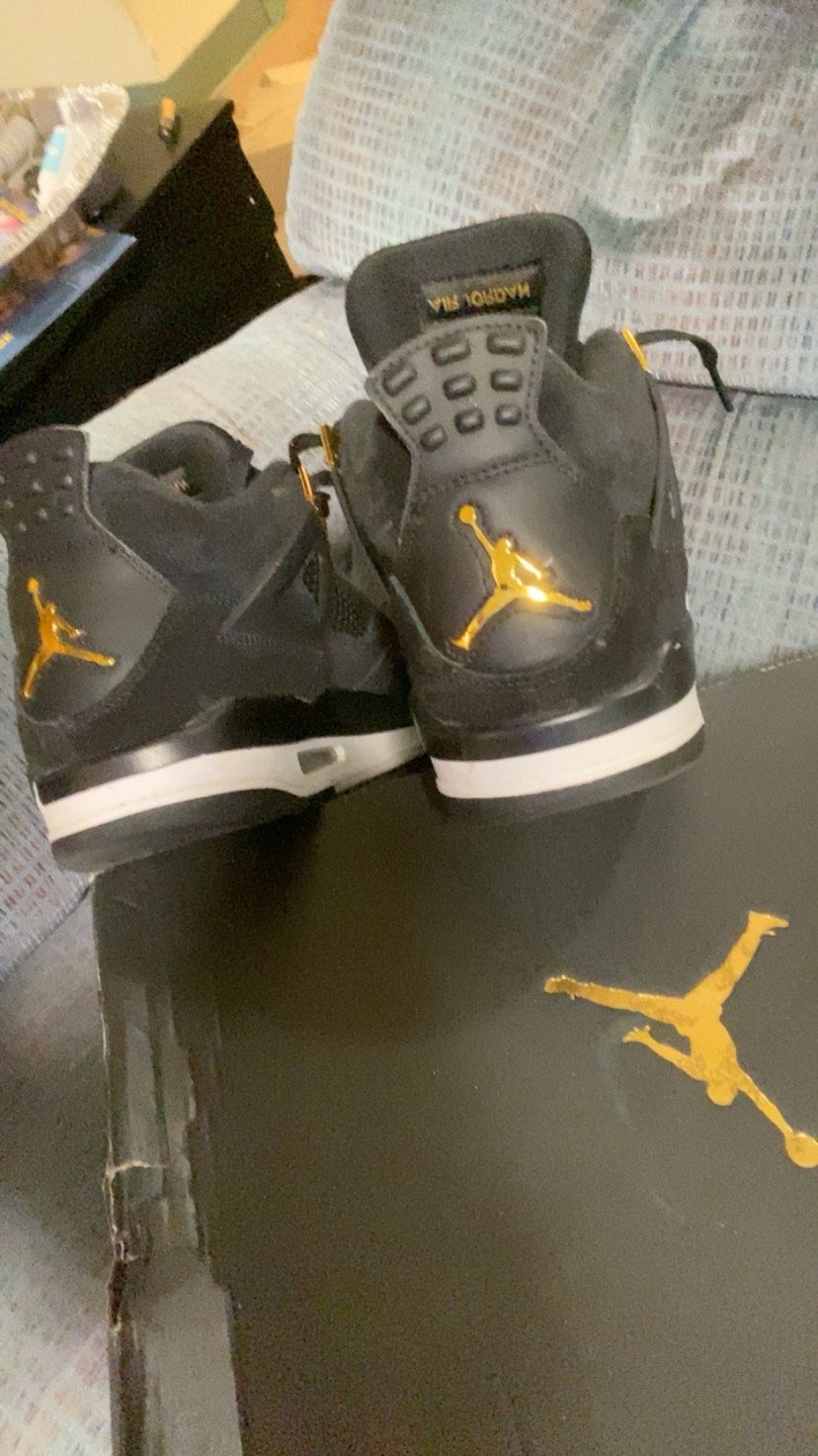 Jordan 4 Royalty