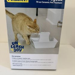 PetSafe Drinkwell Pagoda Ceramic Dog & Cat Fountain, White, 70-oz- NEW IN BOX