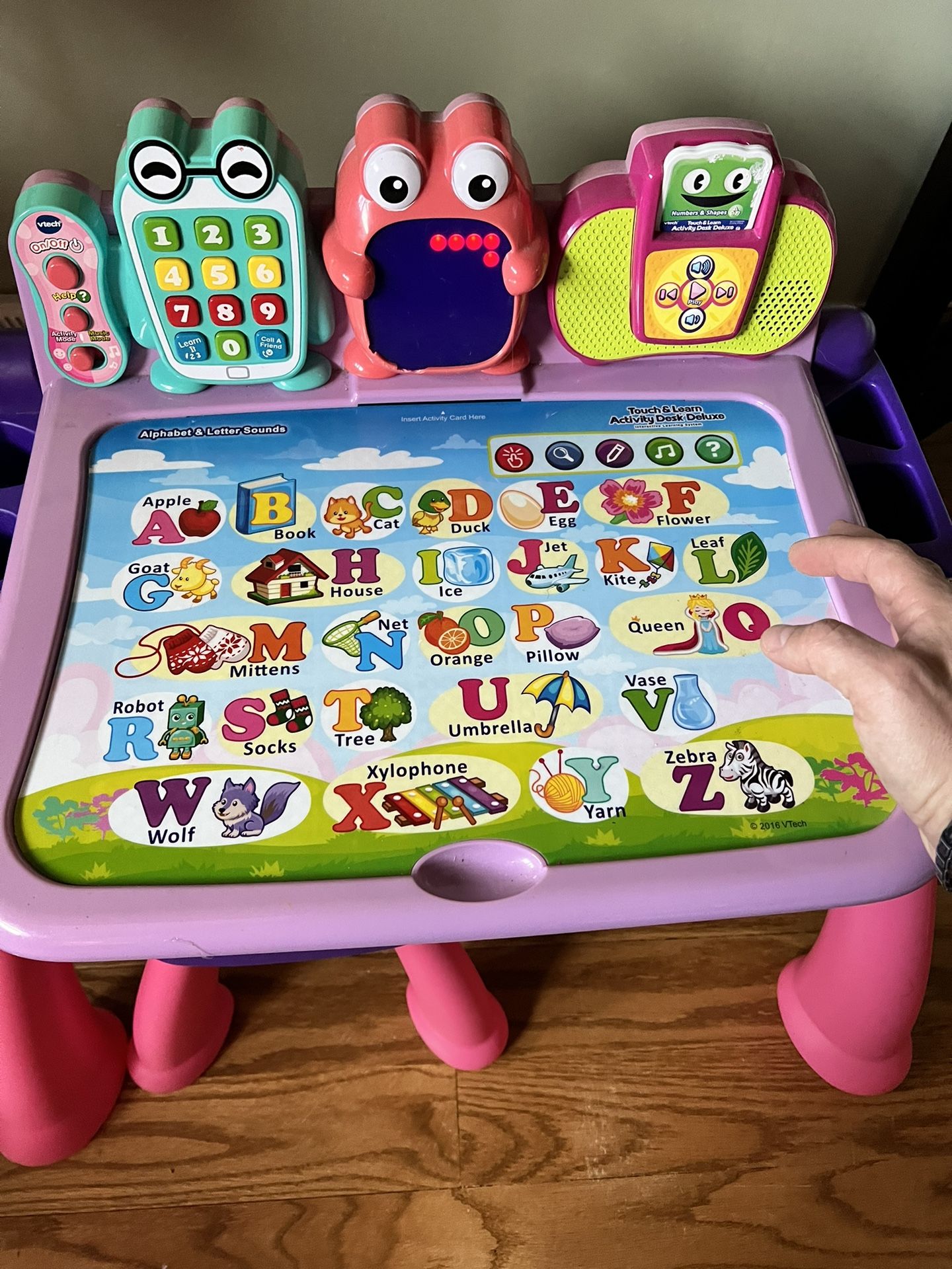 VTech Touch and Learn Activity Desk Deluxe, Pink