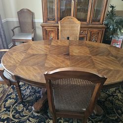 Vintage Dining Table And 4 Chairs Need Refinishing And Repair
