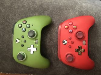 2 wired xbox controllers 