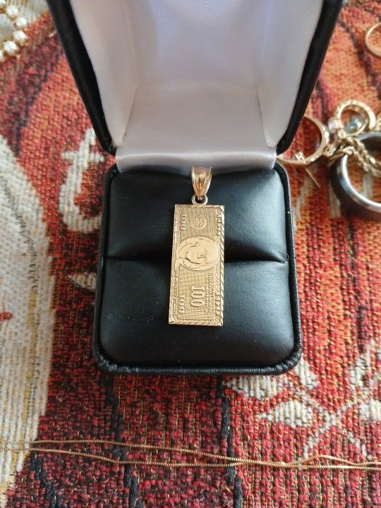 10k Yellow Gold Pendant
