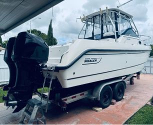 Boston Whaler Conquest
