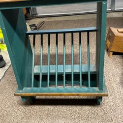 Adorable Green Wall Plate Rack Great For A Kitchen