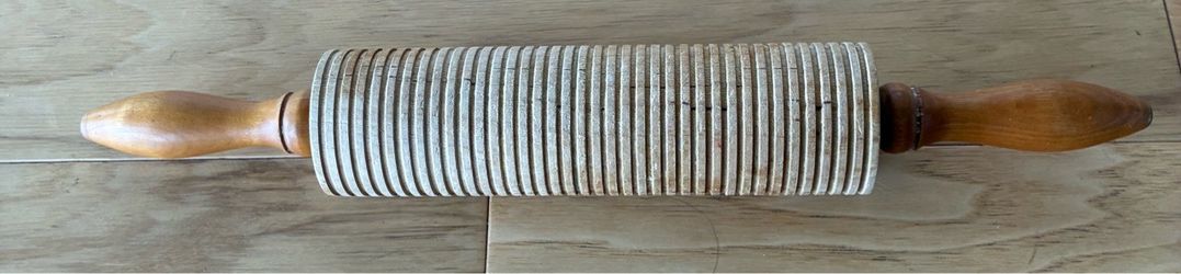 Scandinavian ribbed rolling pin. 8” roller, 15 1/2” end to end.
