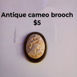 Assorted Antique/Collectable/Vintage Jewelry