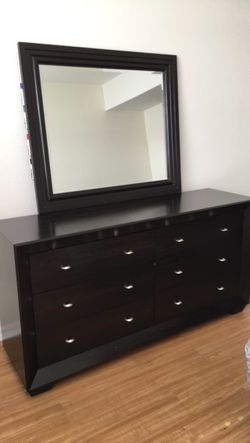 DRESSER WITH MIRROR