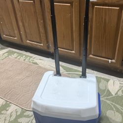 Rolled By Igloo 16 quart Ice Chest Cooler