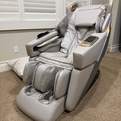 Ador 3D Allure Massage Chair (almost brand new)