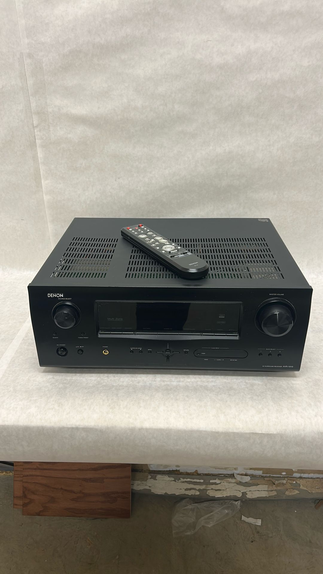 Denon AV surround receiver model AVR1910 with remote