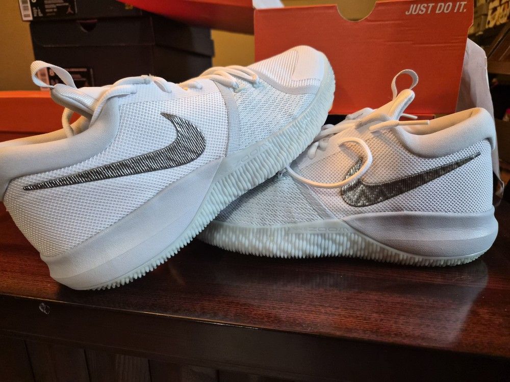 BRAND NEW NIKE Assersion In 10.5 Or 9