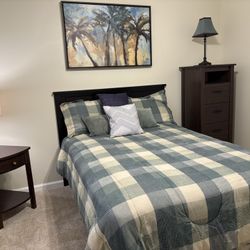 Stylish Bedroom Set, Excellent Condition! Very Little Use. Everything Included, Bed, Solid Wood Dressers, Solid Wood Tables, Wall Art, Lamps. 