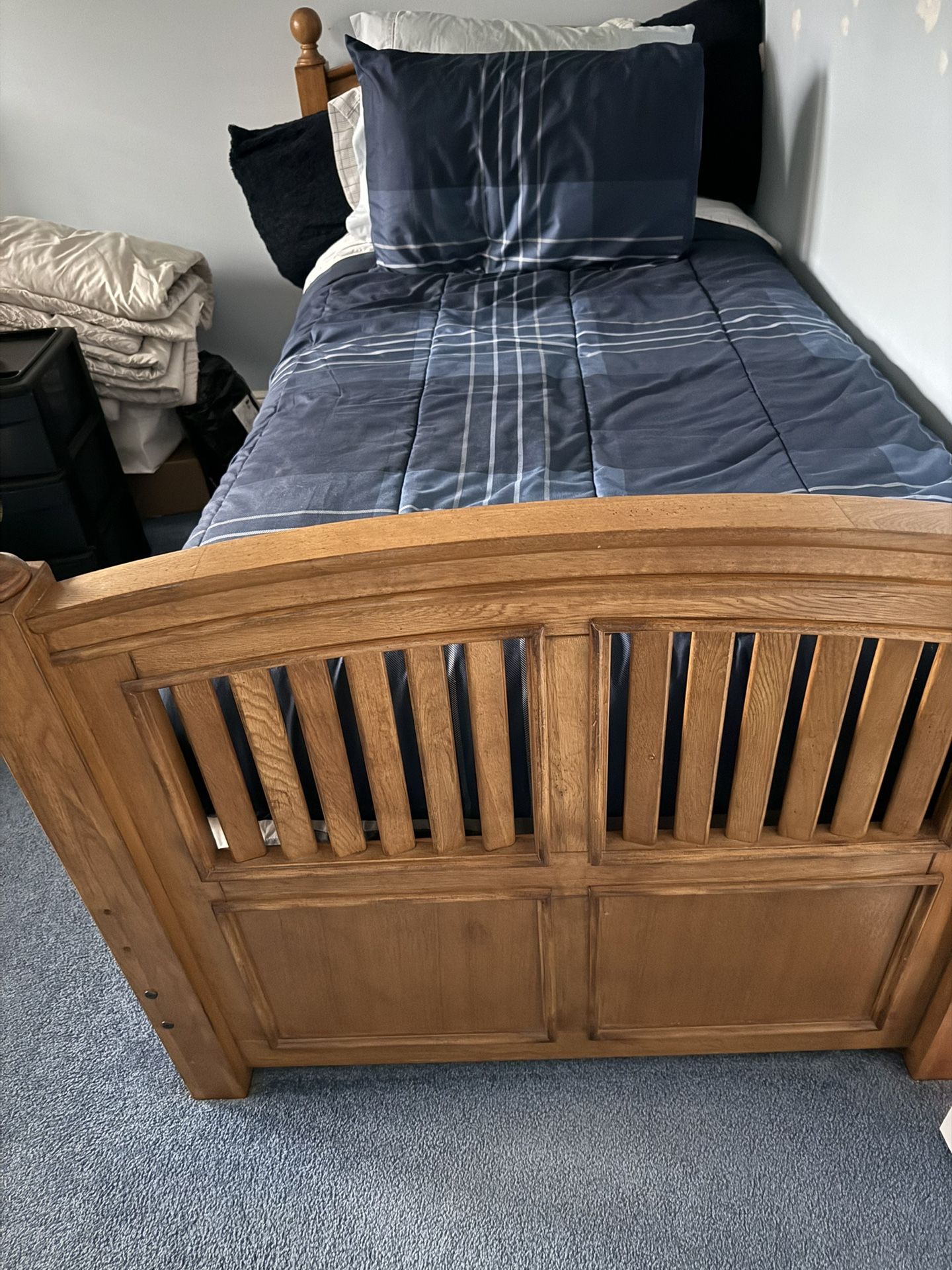 YOUNG AMERICA BY STANLEY TWIN BEDROOM FURNITURE