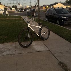 New Z Cranks With Chrome Bars And Black Bars Rear Maxxis 