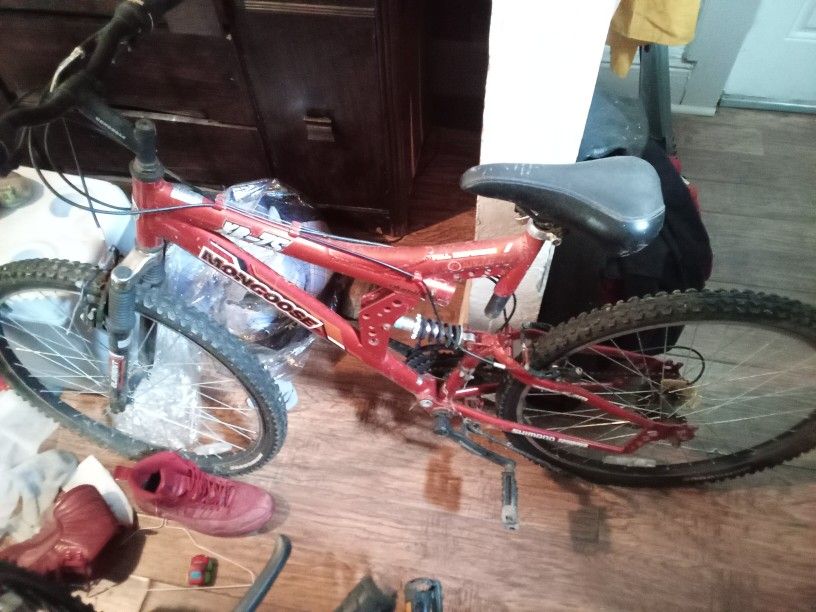 Mongoose XR75 Aluminum Bike