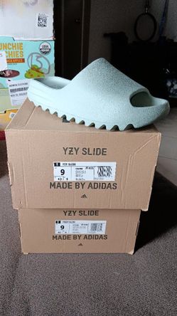 New YEEZY SLIDE  Salt Salt Size 9