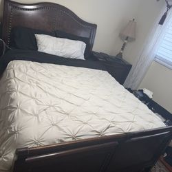 Solid Wood Queen Bedroom Set – Bed Frame + 2 Nightstands