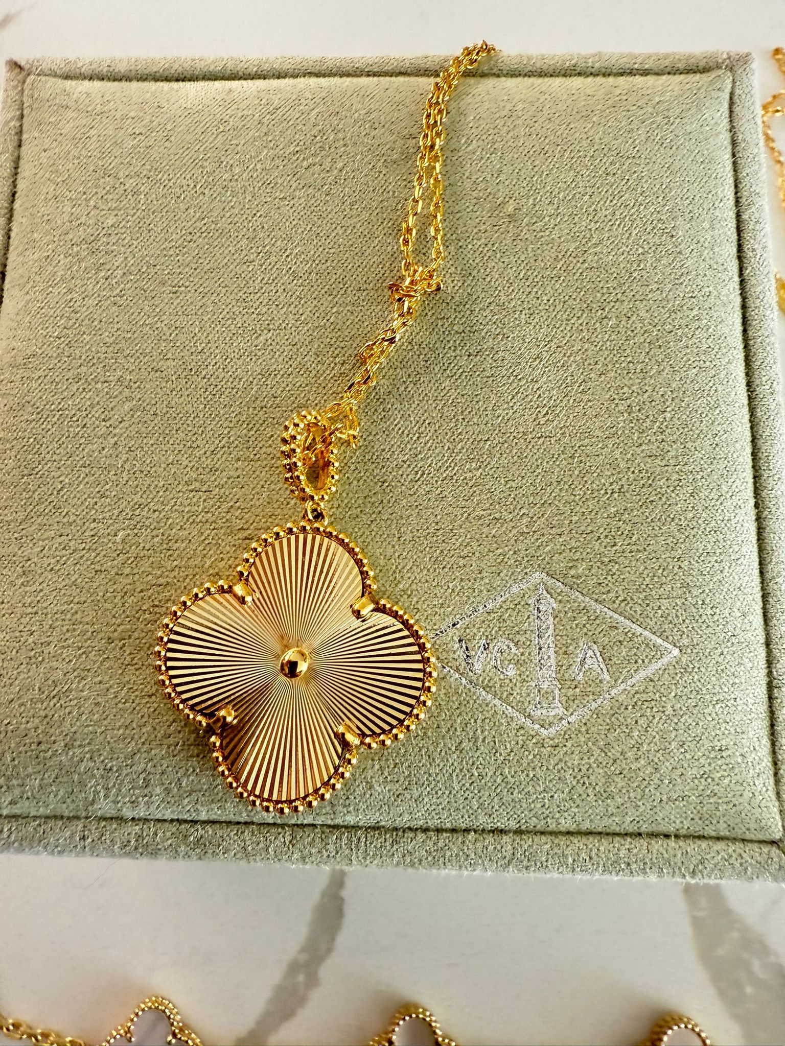For Sale: Van Cleef Magic Alhambra Long Necklace – 1 Motif