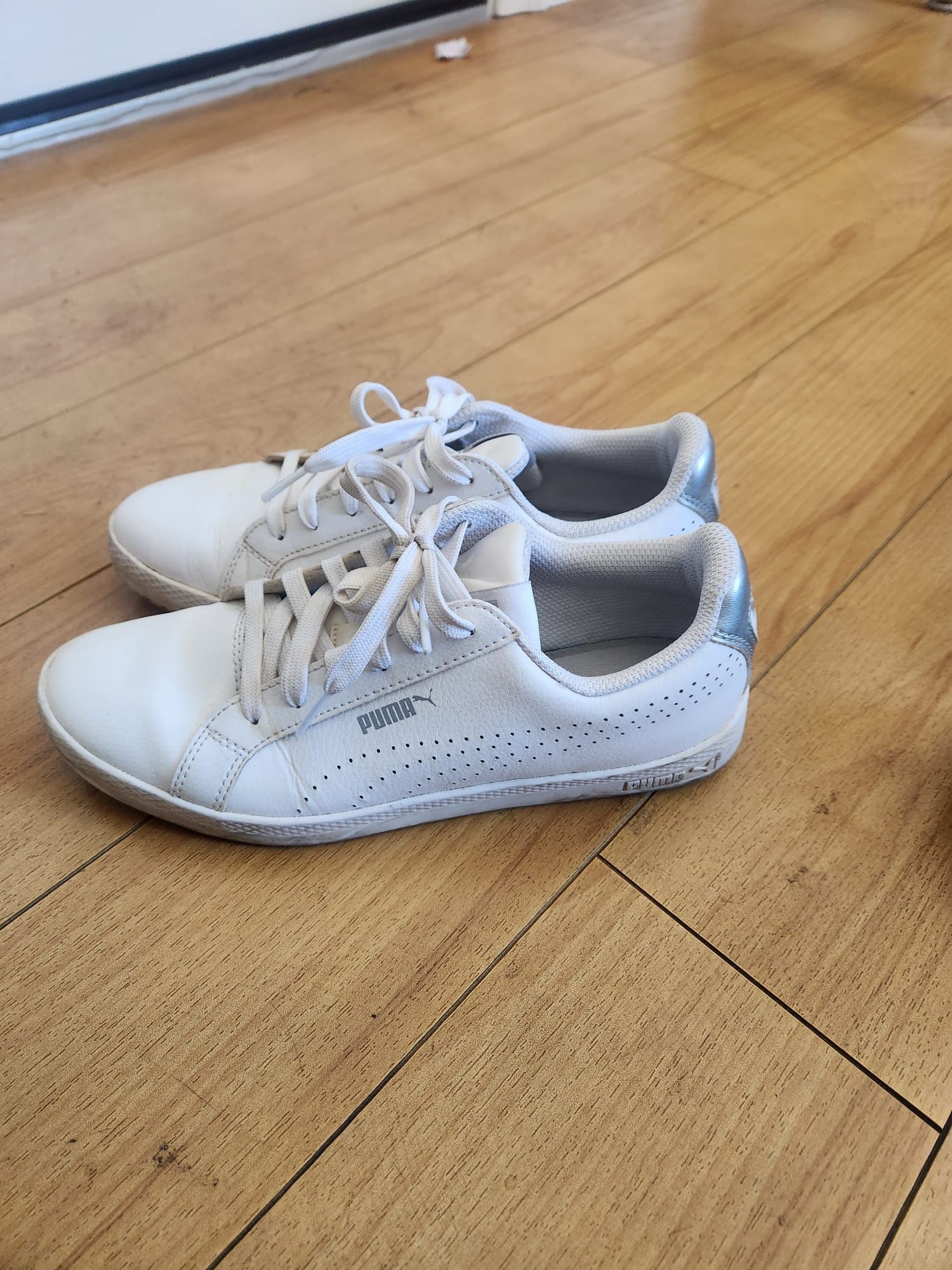 Puma Womens White Sneakers, Size 7.5