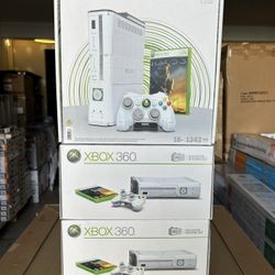 MEGA Showcase Microsoft Xbox 360 Collector Building Set - 1342pcs