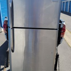 FRIGIDAIRE 30" REFRIGERATOR WORKS GREAT CAN DELIVER VACAVILLE 