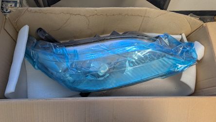 2011-2020 Toyota Sienna Passenger Side Headlight Assembly - OEM Standard