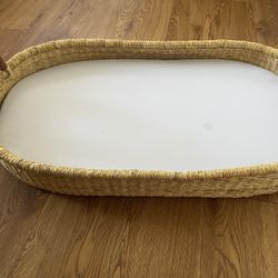 Handwoven Changing Basket: Natural