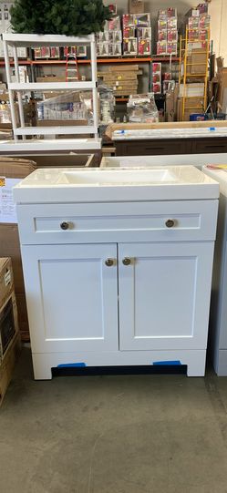 Glacier Bay Everdean 31 in. Single Sink White Bath Vanity with White Cultured Marble Top (Assembled)