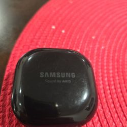 Samsung Galaxy Buds Case (Original) – Good Condition
Charging case original de Samsung (Sound by AKG).
Funciona perfectamente, carga sin problema.