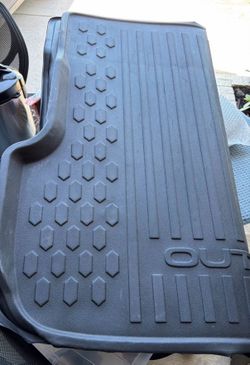 2020 Subaru Outback Trunk mat, privacy cover and mats
