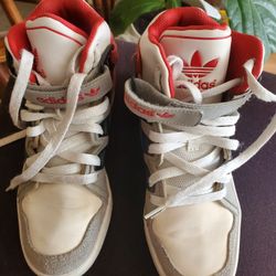 Boys Athletic Shoes Sz 5.5