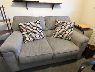 Great Condition Gray Love Seat With Pillows