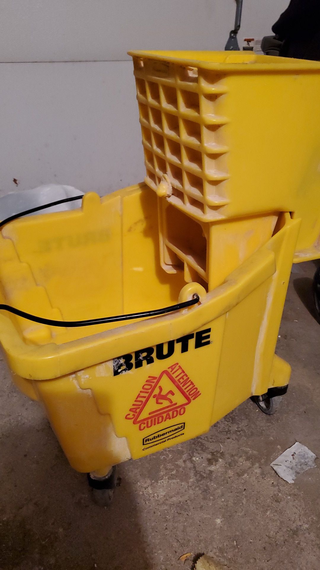 35-Quart Commercial Mop Wringer Bucket with Wheels