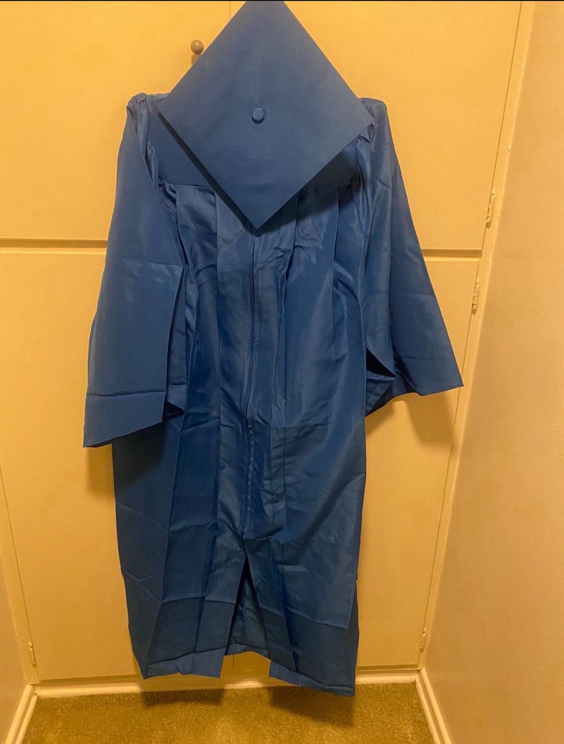 π§βπ π©π»βπ Graduation CAP & GOWN In Royal Blue.